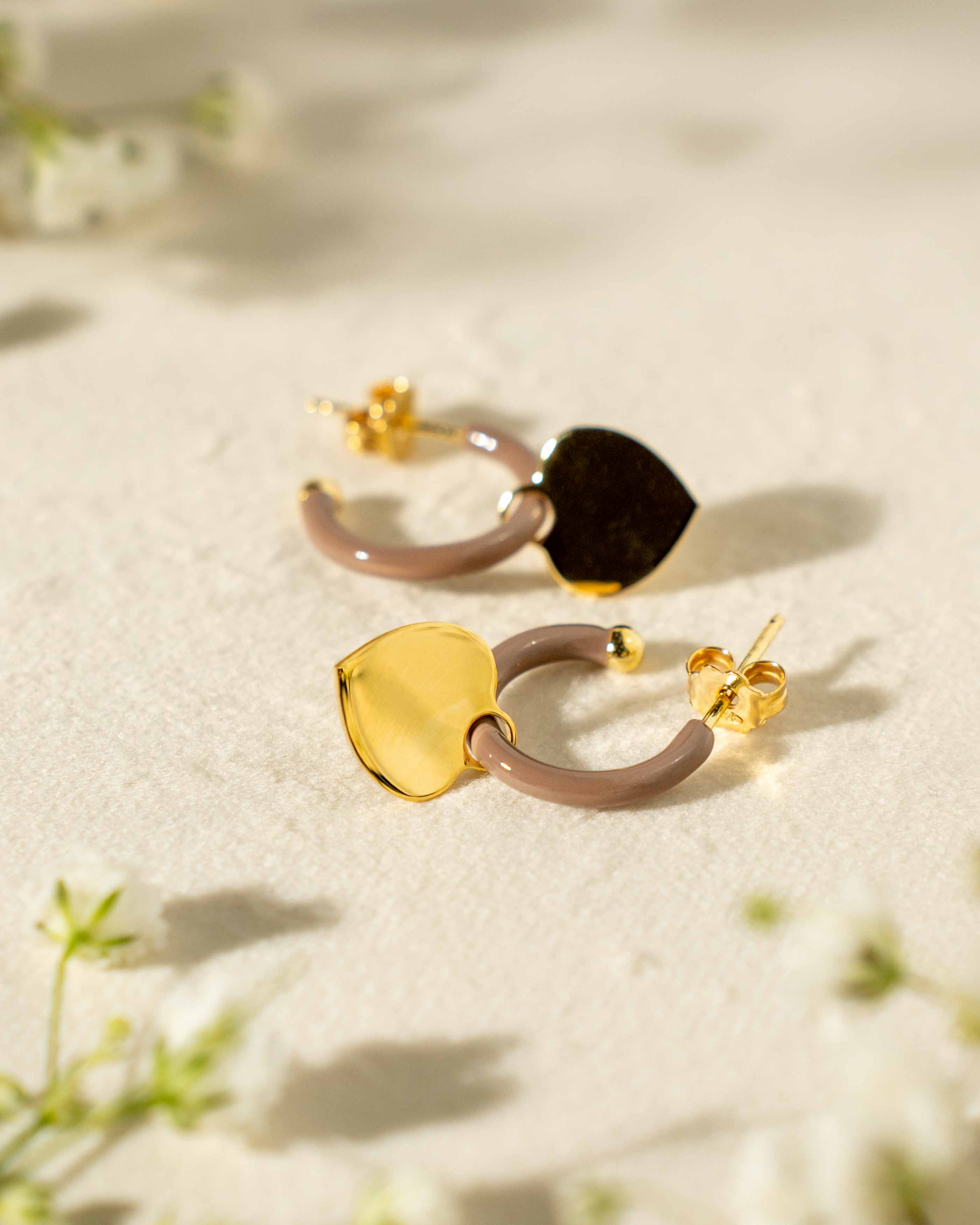 ORECCHINI LINEA GAIA
CUORE PENDENTE ORO IN ARGENTO 925 CERCHIO SMALTATO TORTORA