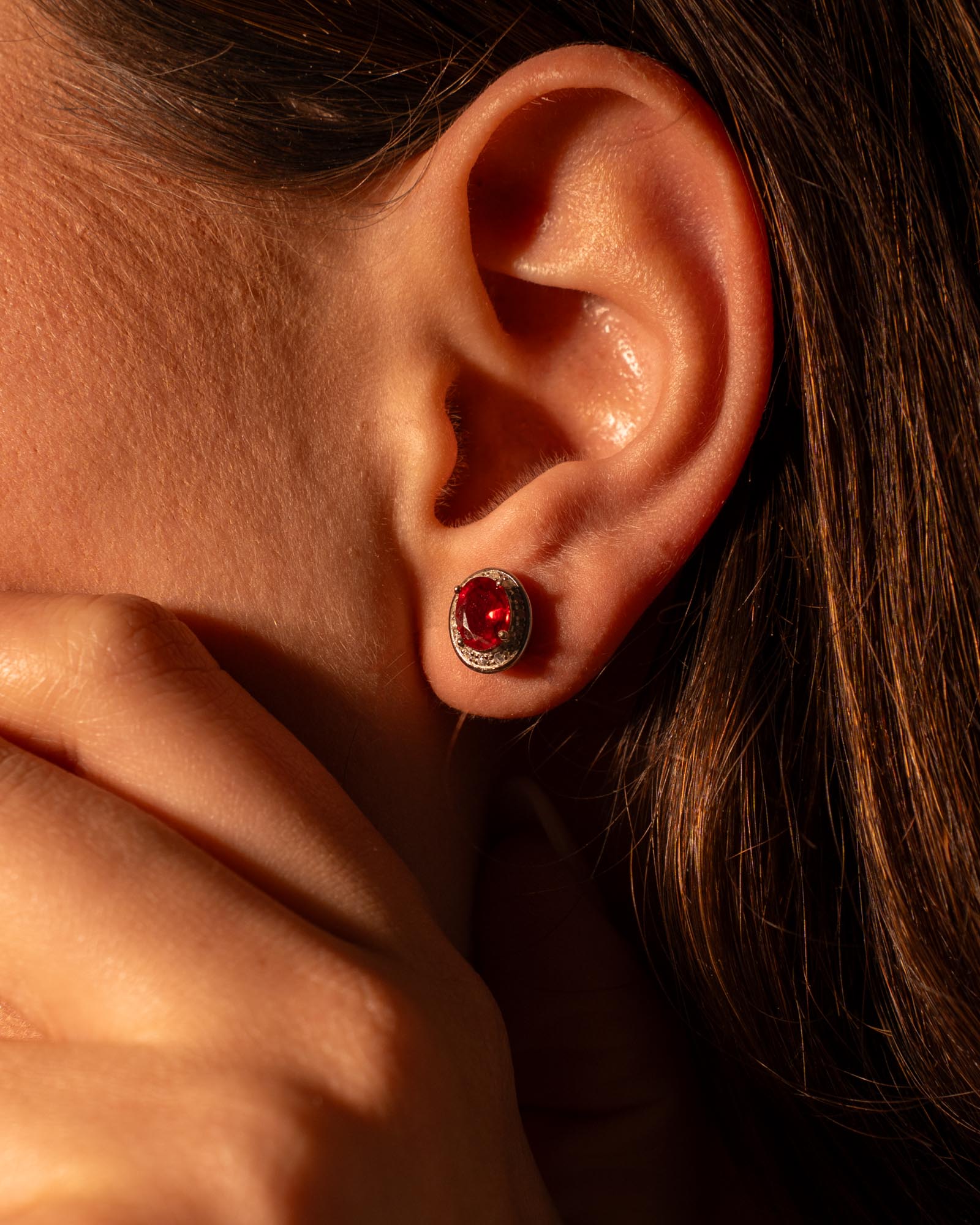 ORECCHINI LINEA KATE ZIRCONE OVALE ROSSO IN ARGENTO 925