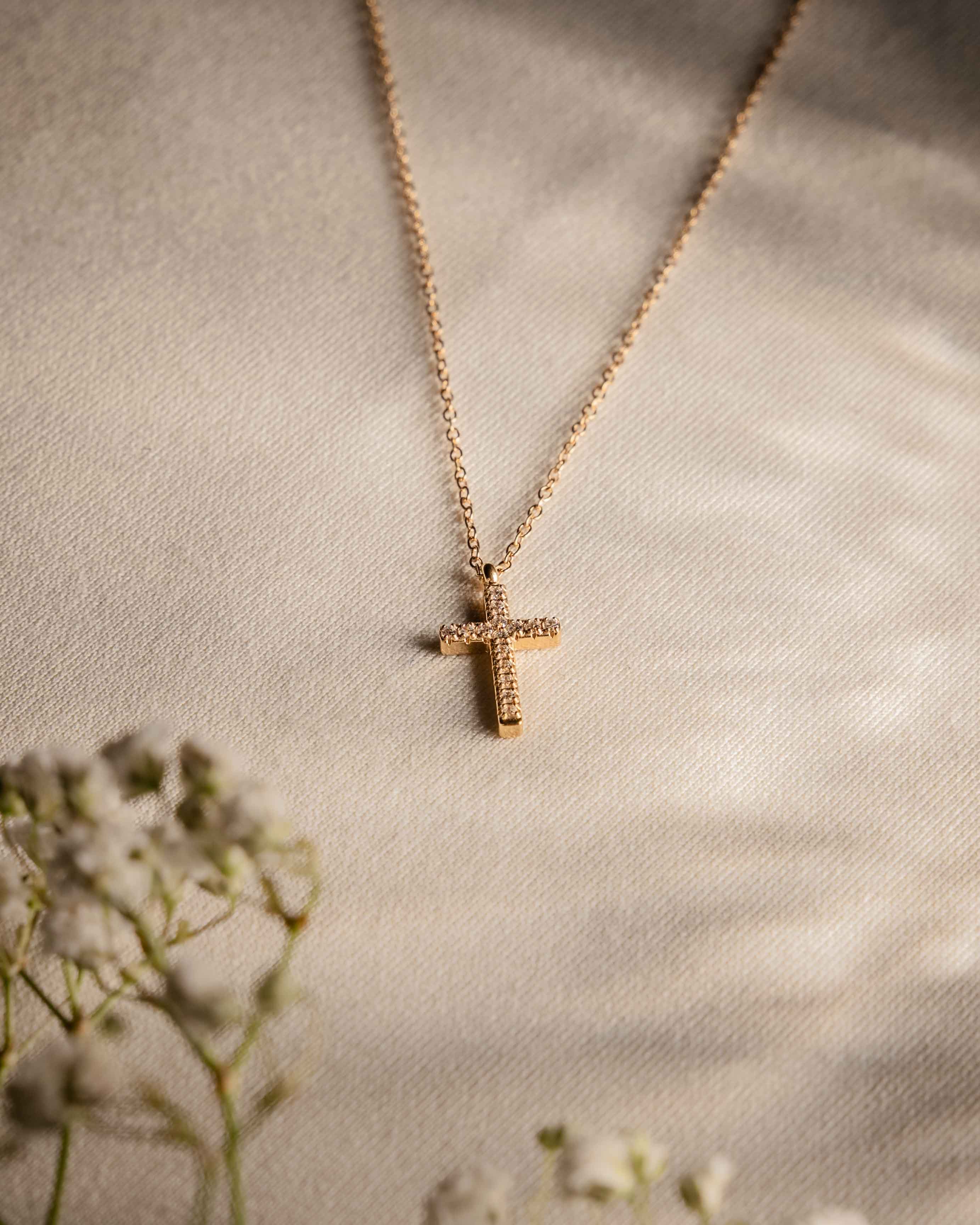 COLLANA CROCE ORO CON STRASS IN ACCIAIO