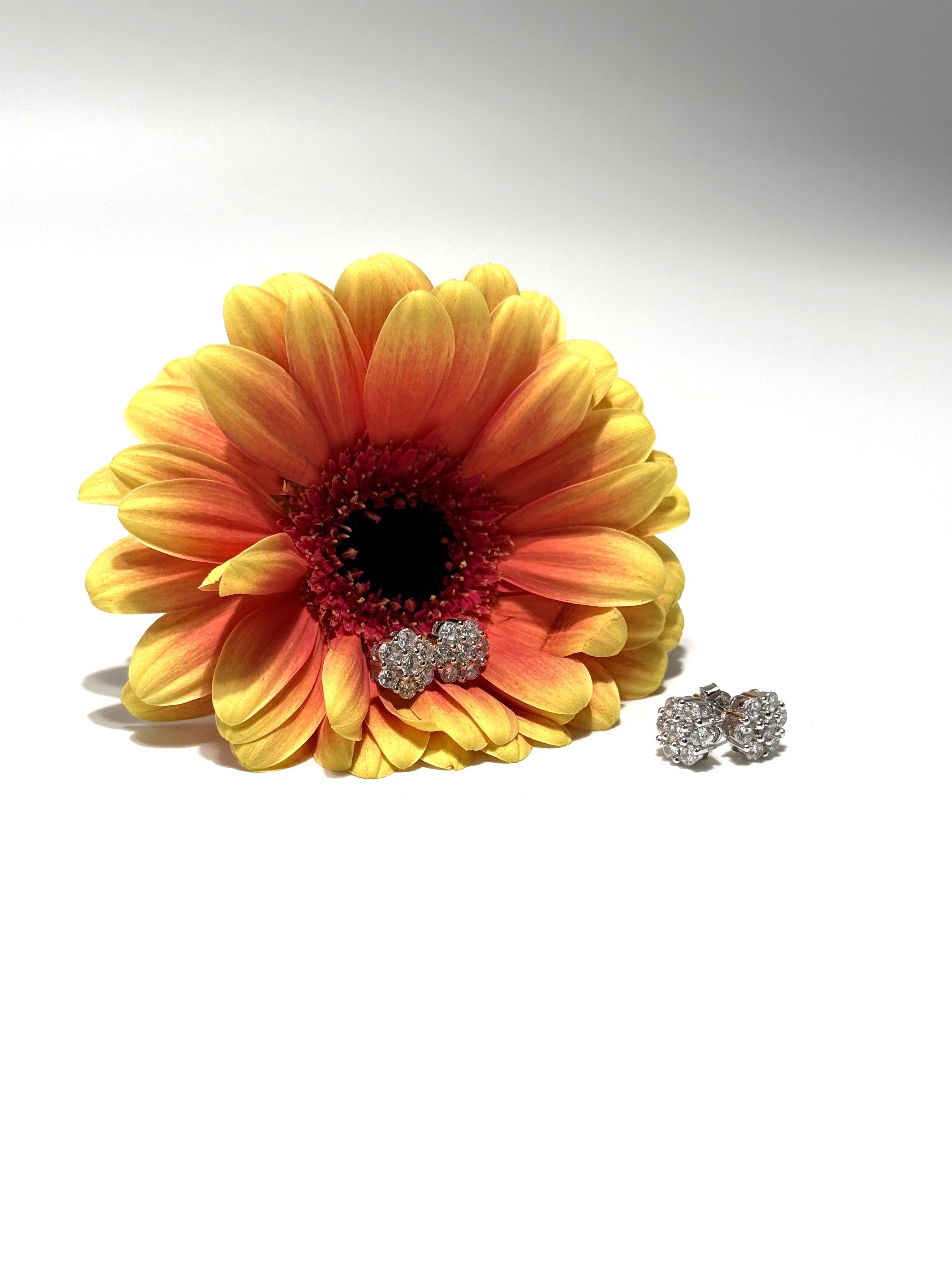 ORECCHINI LINEA MERY CON FIORE IN ARGENTO 925