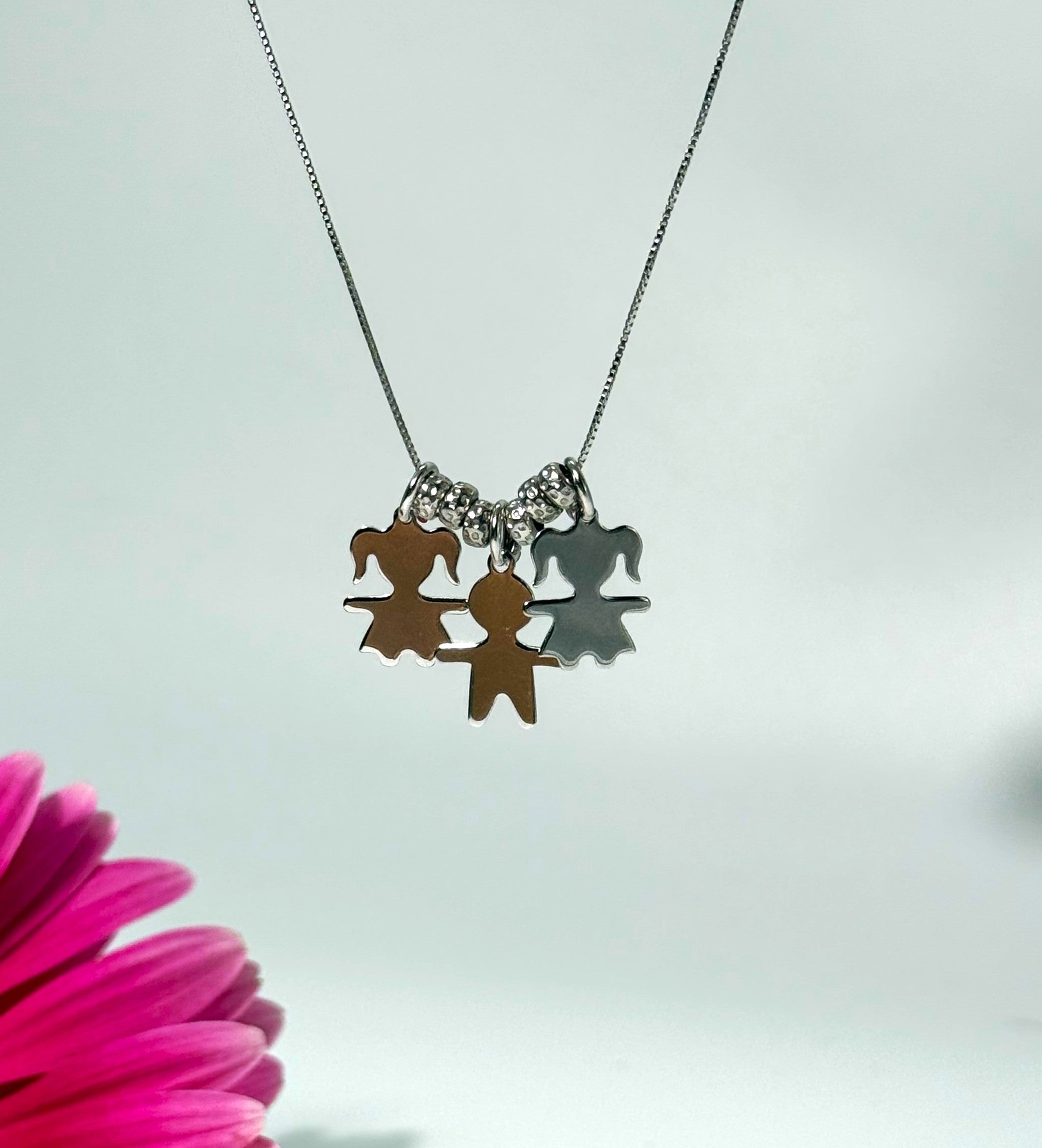 COLLANA CON TRE CIONDOLI,2 BIMBA 1 BIMBO (1.5CM) IN ARGENTO 925