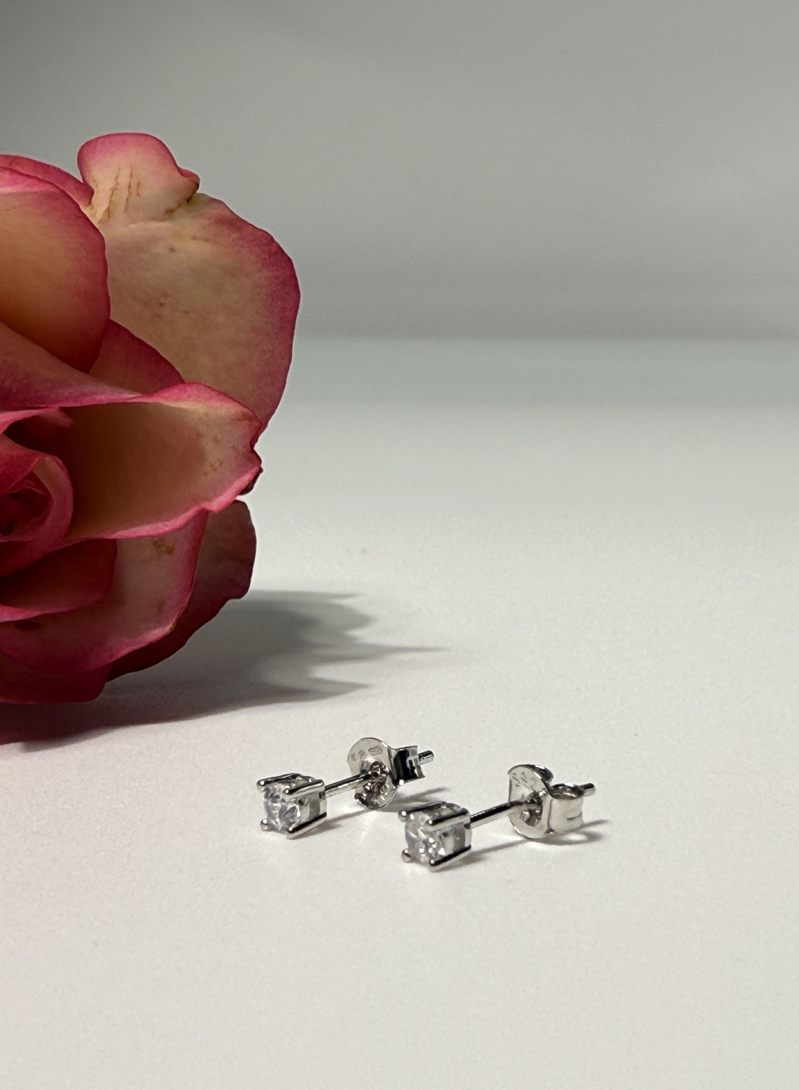 ORECCHINO PUNTO LUCE ZIRCONE BIANCO ARGENTO 925