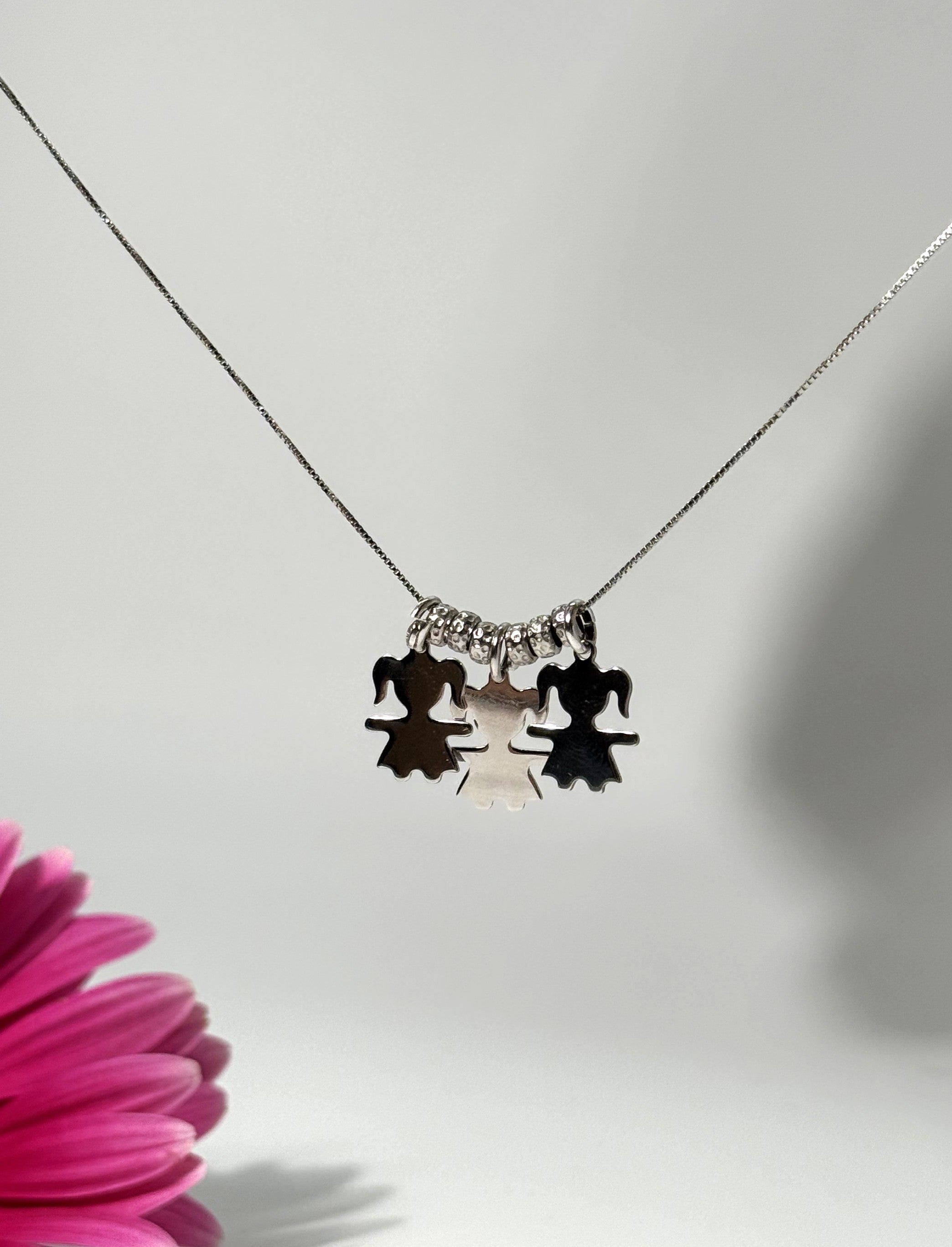 COLLANA CON TRE CIONDOLI  BIMBA 
 (1.5CM) IN ARGENTO 925