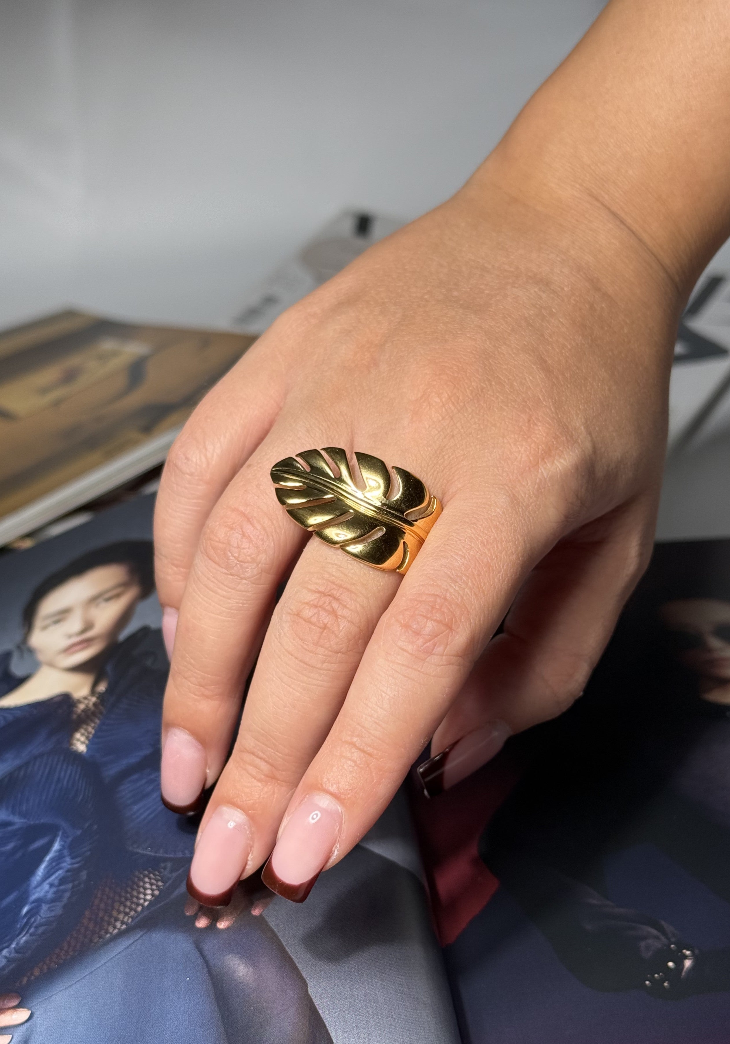 ANELLO FOGLIA ACCIAIO 316L GOLD