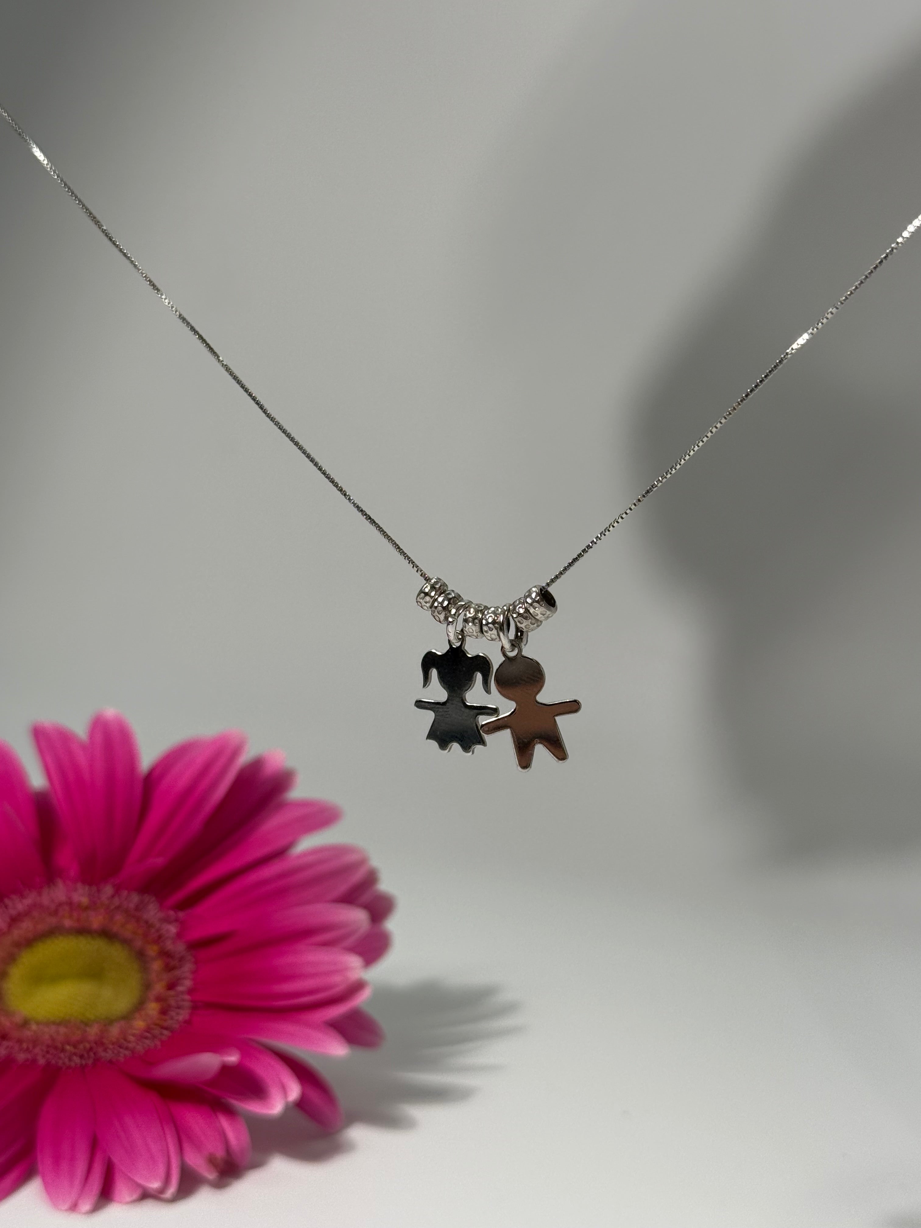 COLLANA CON DUE CIONDOLI,1 BIMBA 1 BIMBO (1.5CM) IN ARGENTO 925