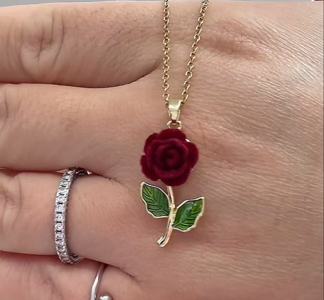 Collana rosa rossa velluto in acciaio