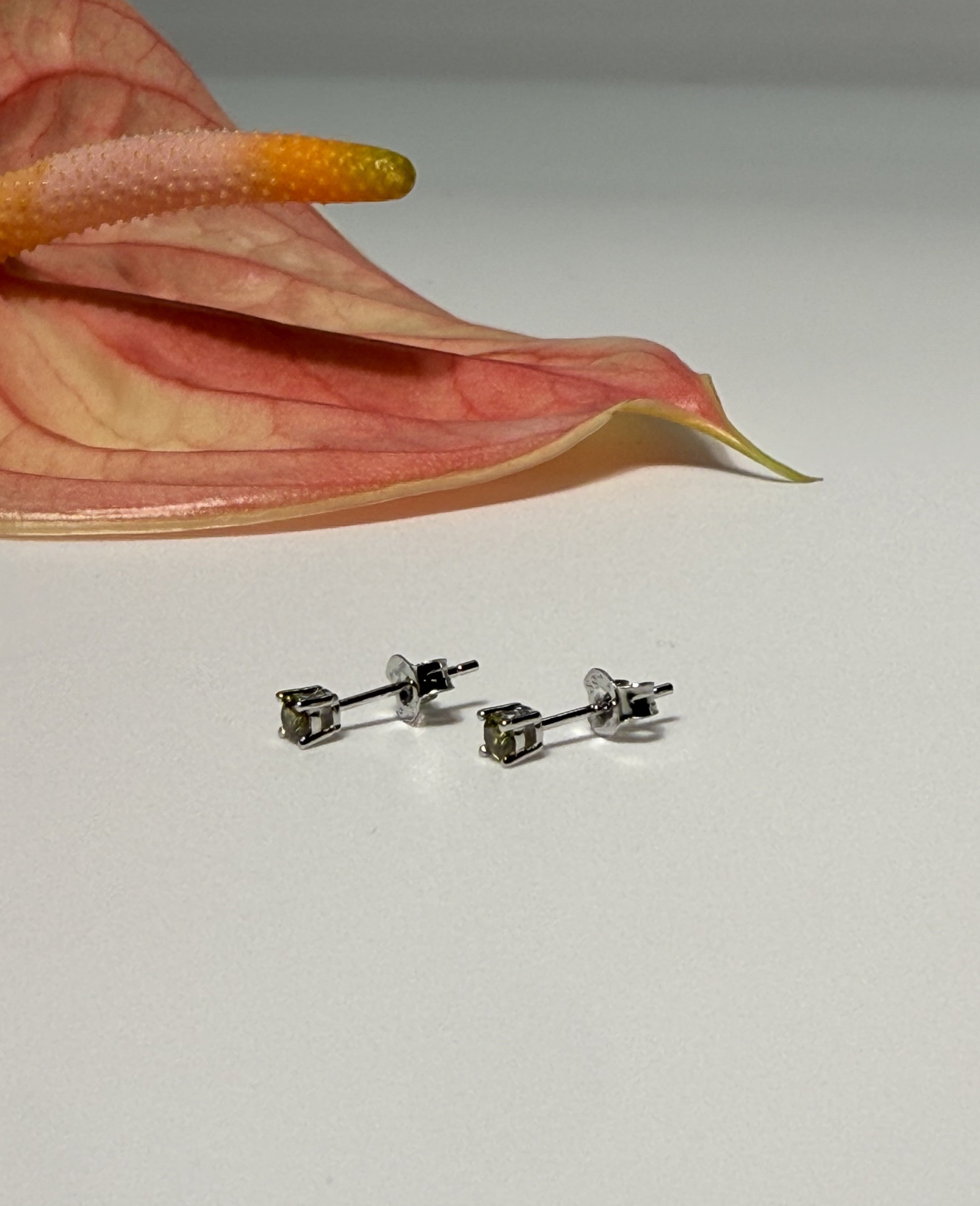 ORECCHINO PUNTO LUCE ZIRCONE VERDE ARGENTO 925